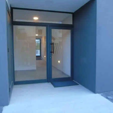 Proche Avec Piscine *