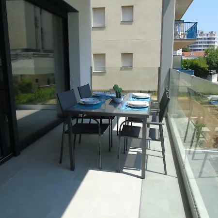 Proche Avec Piscine